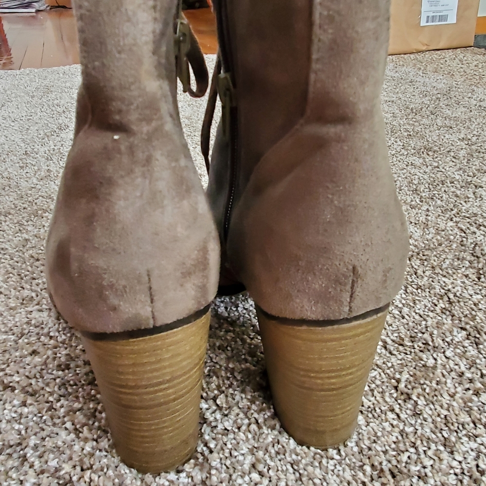 Olive Color Boots - Picture 4 of 7